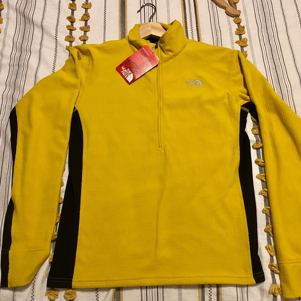 NEW - North Face 1/2 zip long sleeve outerwear